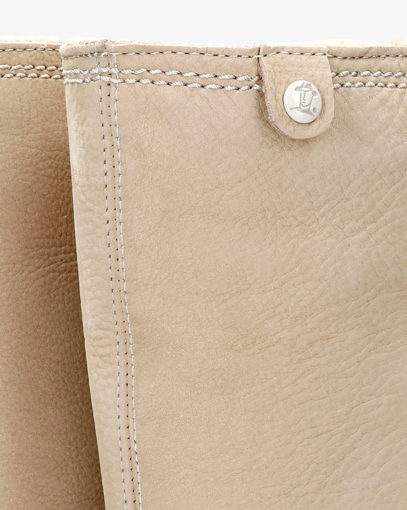 Bambina botas de piel con forro interior de pelo. crudo