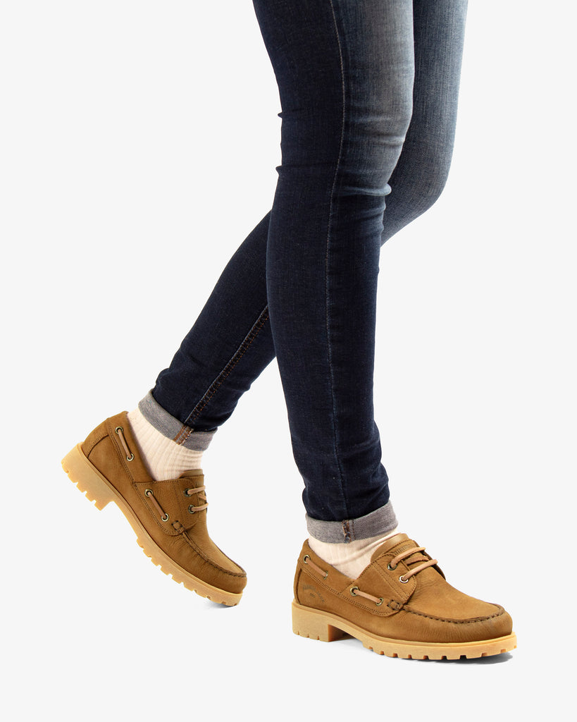 Boat náutico de piel con forro interior de piel. cuero