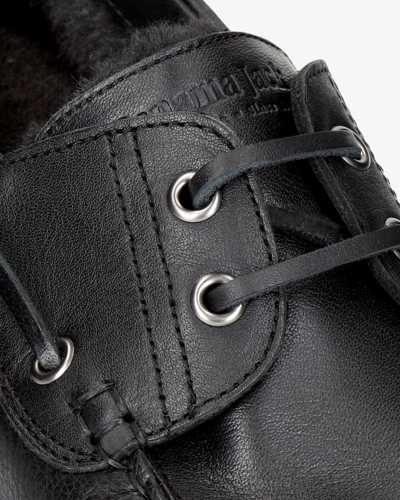 Boat náutico de piel con forro interior de pelo. negro