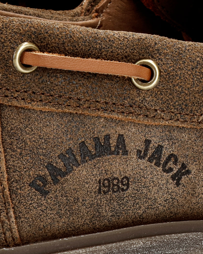 Boat náutico de piel con forro interior de piel. marron