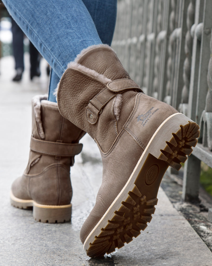 Felia Igloo botas de piel con forro interior de pelo natural. gris