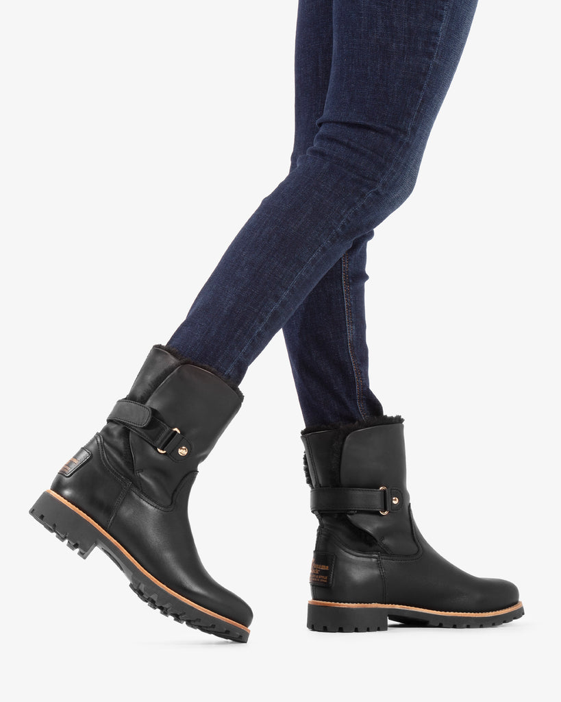 Felia Trav botas de piel con forro interior de pelo. negro