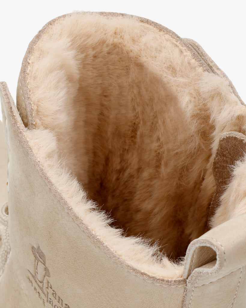 Frisia botas de piel con forro interior de pelo. crudo