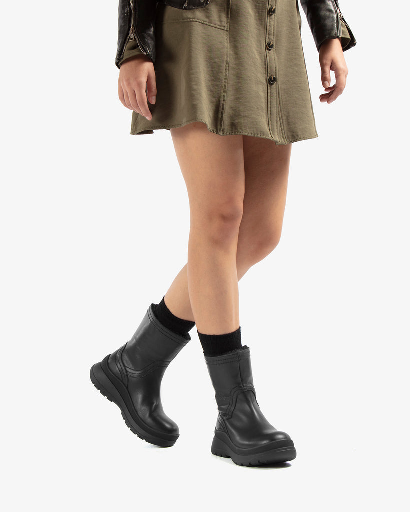 Hebe botas de piel con forro interior de pelo. negro