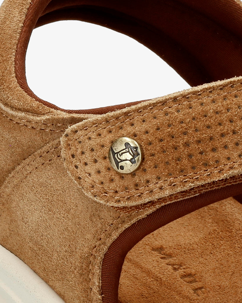 Sanders sandalias de piel con forro interior de lycra. camel