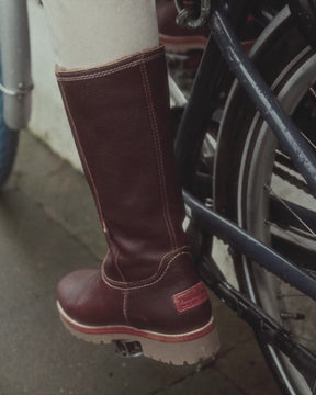 Bambina botas de piel con forro interior de pelo. cuero